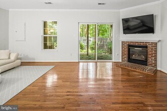 Building Photo - 4749 Thornbury Dr