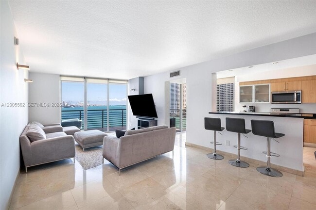 Foto del edificio - 325 S Biscayne Blvd