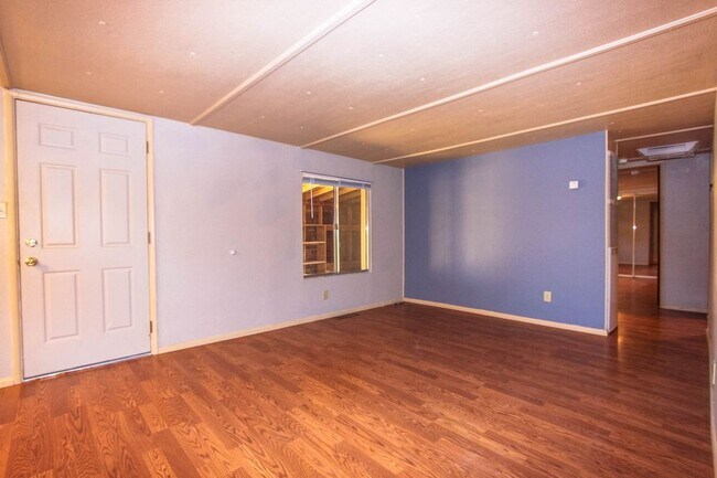 Building Photo - Newly Remodeled