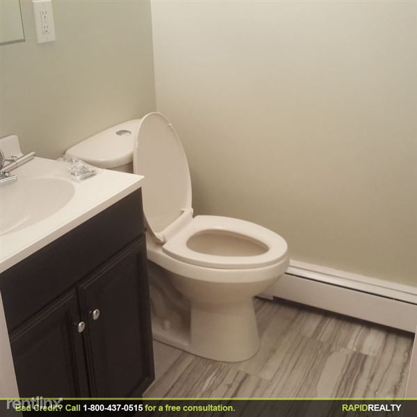 Building Photo - 986 Putnam Ave