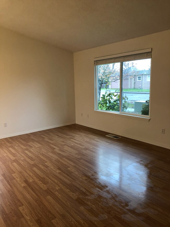 Building Photo - 4225 Mahrt Ave SE