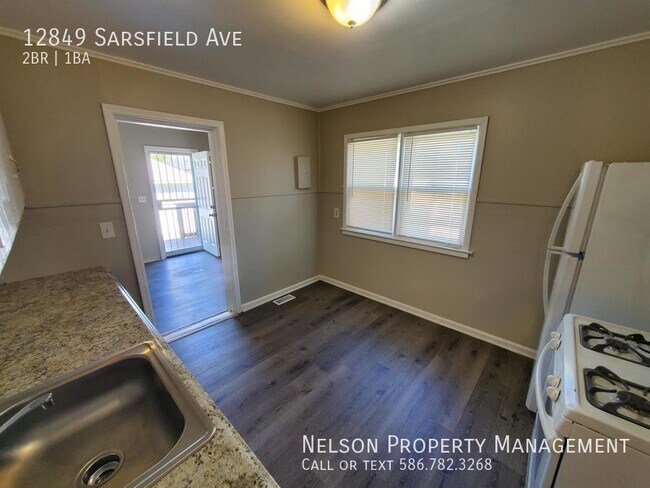 Foto del edificio - 12849 Sarsfield Ave