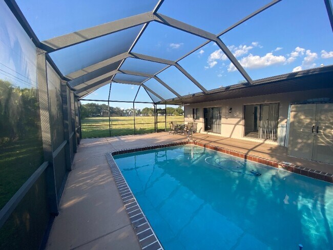 Foto del edificio - 4928 SW 16th Pl