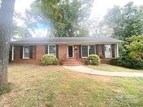 Building Photo - 2209 Stonewood Dr
