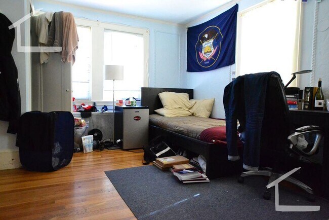 Building Photo - SFH * Prime BC Location