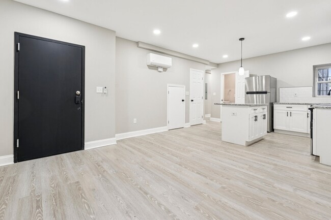 Building Photo - 916 N Arlington Ave