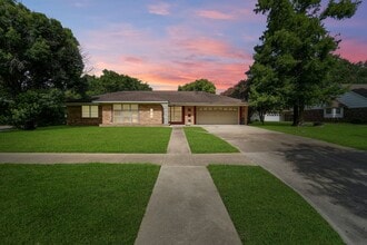 Building Photo - 2210 San Jacinto Dr