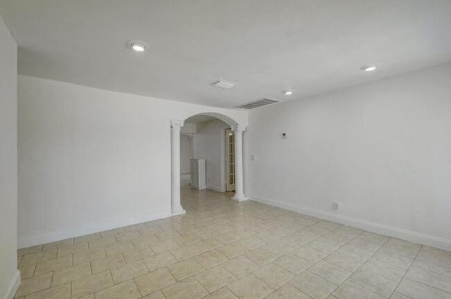 Building Photo - 4186 SW 48th Ct