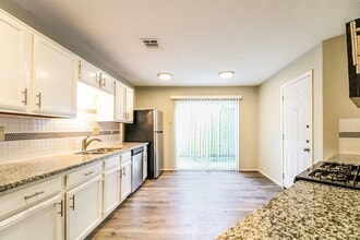 Building Photo - 2222 Victoria Ct