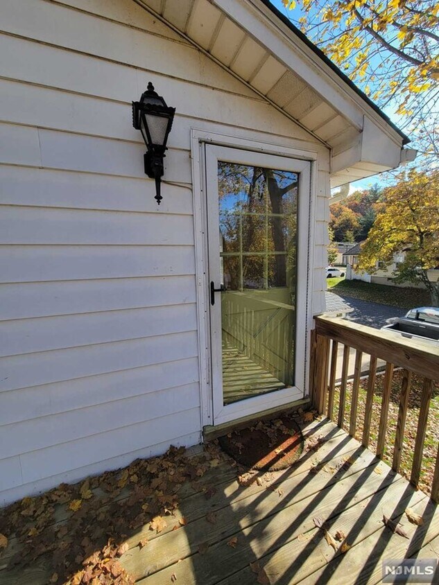 Primary Photo - 1283 Ringwood Ave