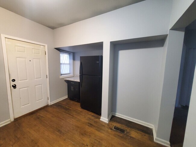 Foto del edificio - Spacious 3-Bedroom Gem in East Chatham: Ce...