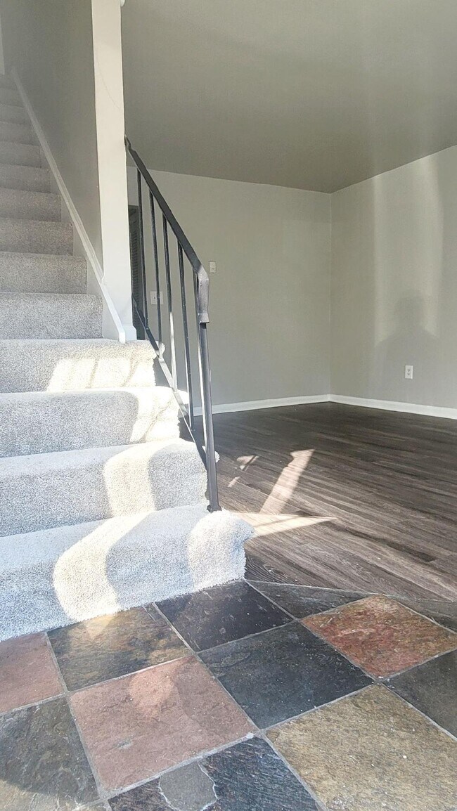 Building Photo - 2742 Goolsby Ave