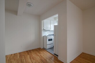 Building Photo - 760 Rue Galt