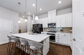 Building Photo - 4412 Grady Ln
