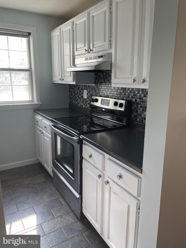 Building Photo - 814 S Arlington Mill Dr