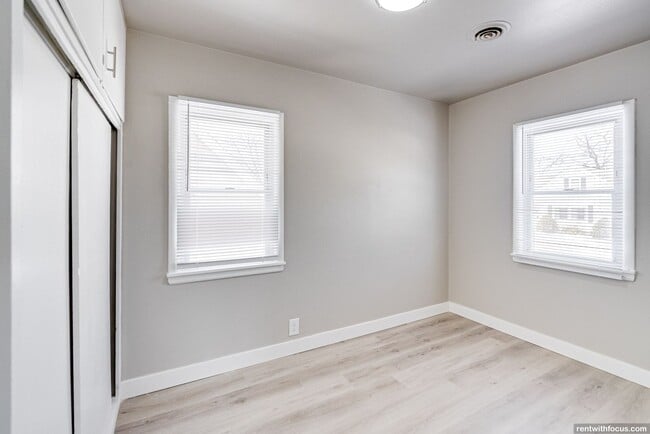 Building Photo - 1001 Main Ave