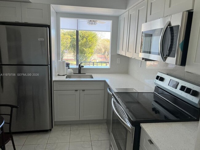 Foto del edificio - 9440 W Flagler St