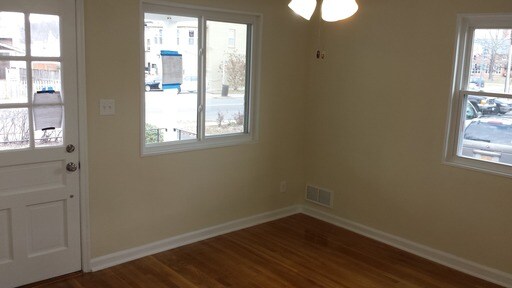 Foto principal - 1721 Monroe St NE
