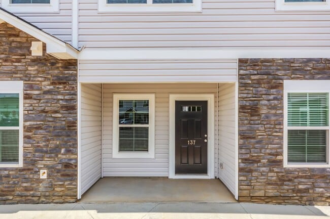 Building Photo - 3BR Townhome, Brand New - Simpsonville