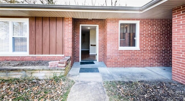 Building Photo - 18 Forsythia Ln