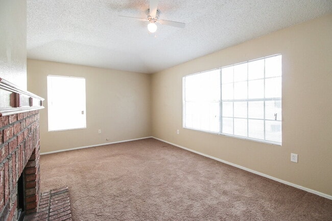 Building Photo - 1158 N Florence Dr