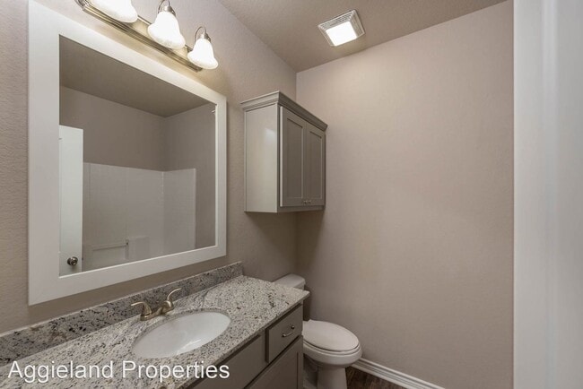Building Photo - 5 br, 5.5 bath House - 3420 Papa Bear