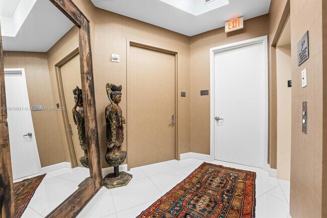 Foto del edificio - 15811 Collins Ave