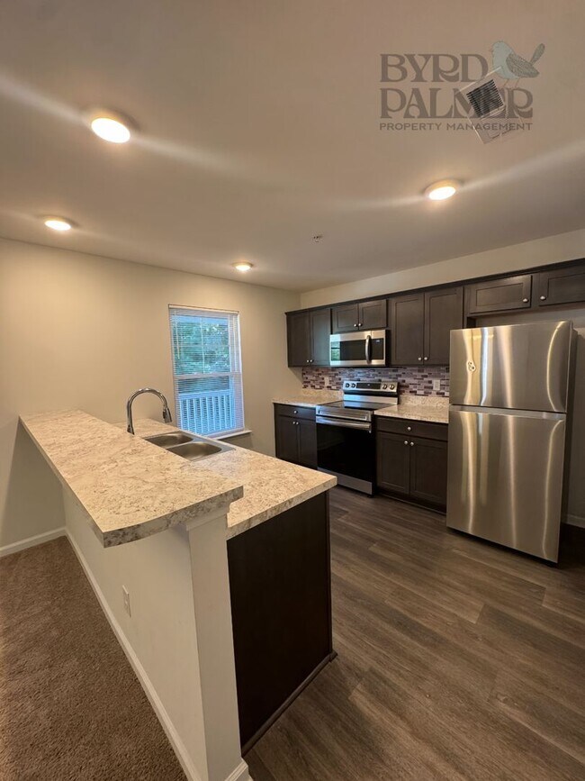 Foto del edificio - Move in Ready! Easy & Quick move-in process