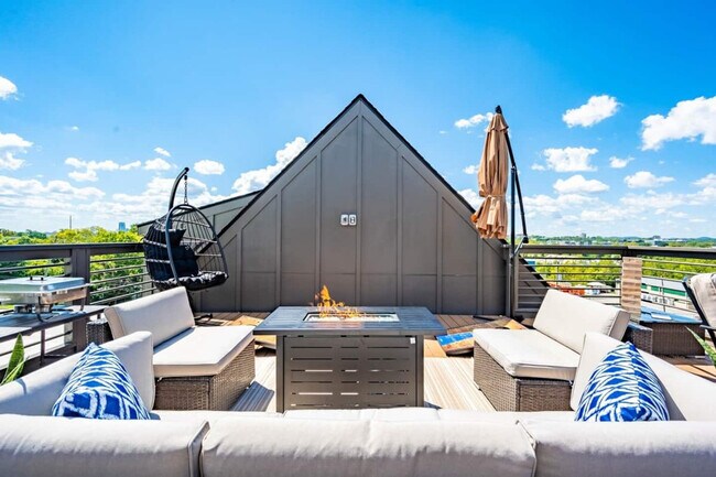 Foto del edificio - 1301 Baptist World Center Dr