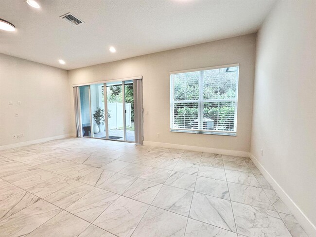 Foto del edificio - 11453 Pointe Midtown Dr