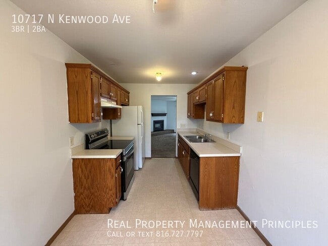 Building Photo - 10717 N Kenwood Ave