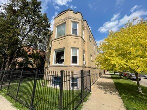 Building Photo - 1320 W 57th St