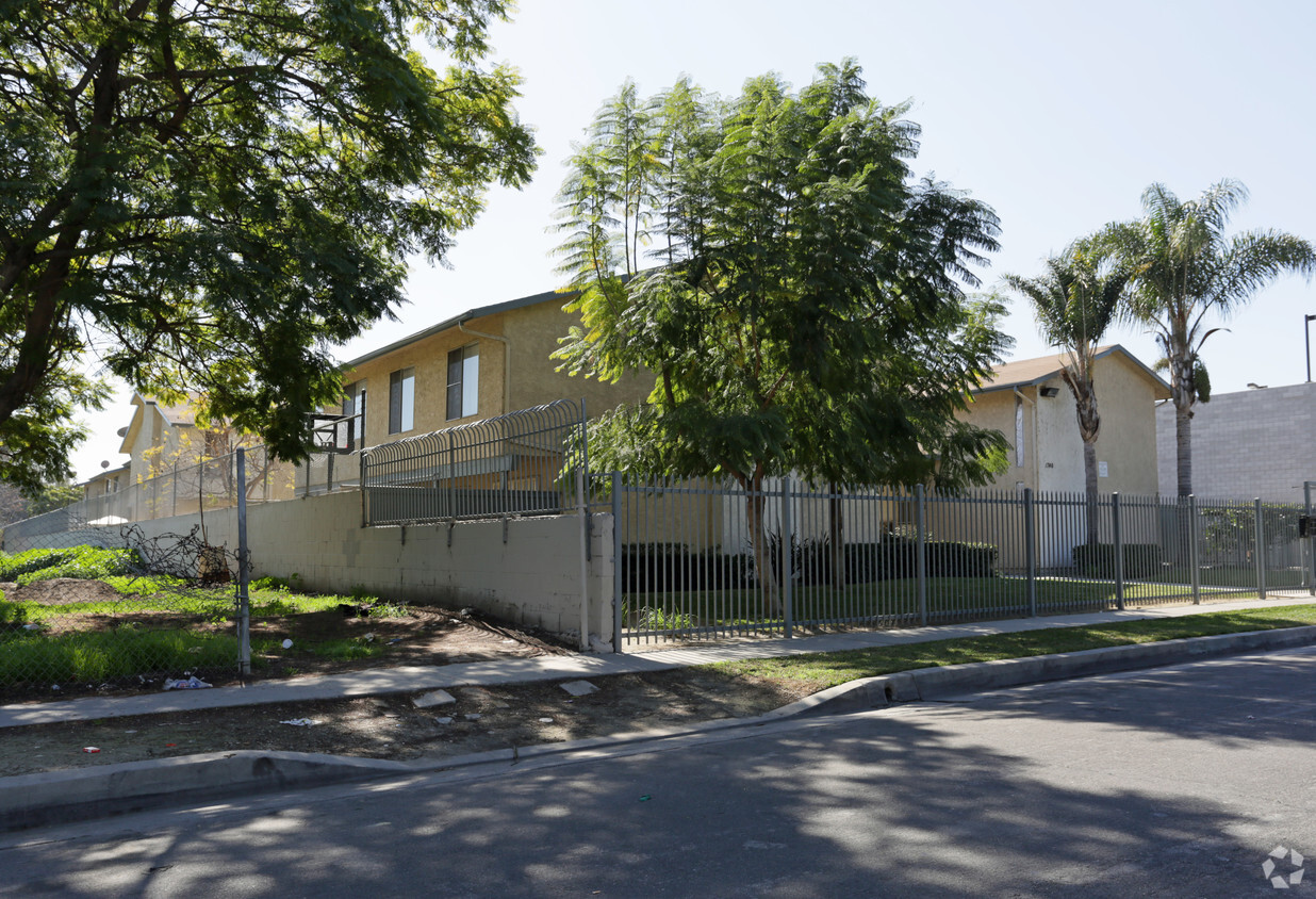 Building Photo - Imperial Highway Apartments