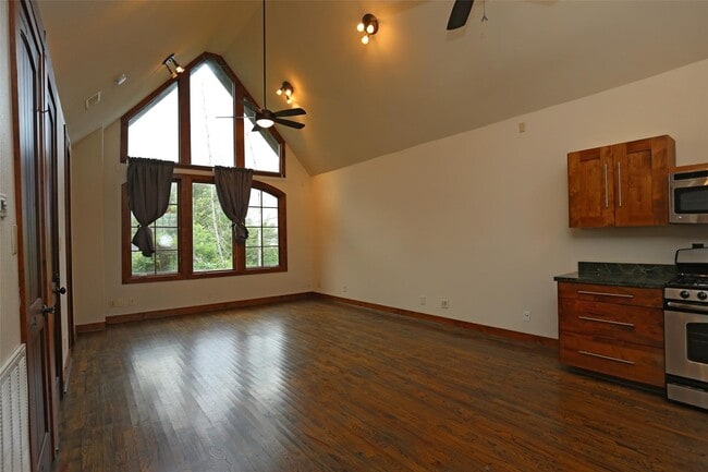 Building Photo - 506 Vincent St
