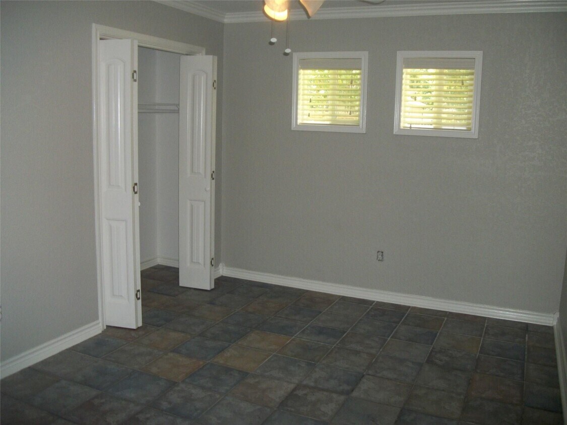 Building Photo - 111 Shadylyn Dr