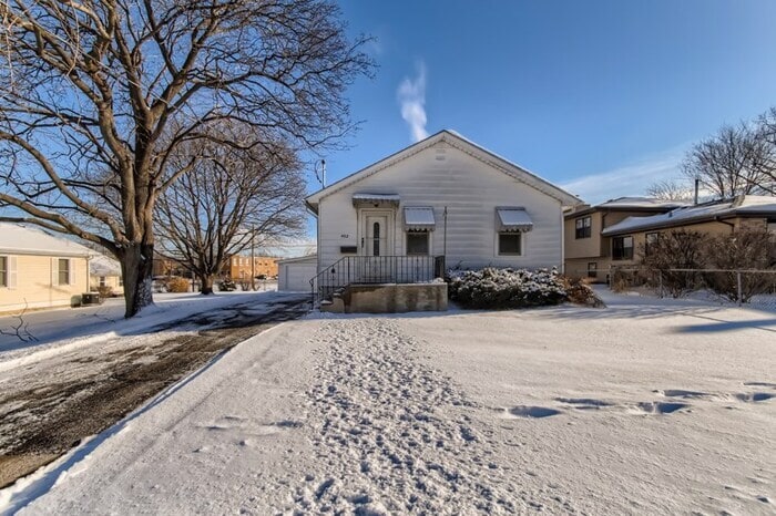Primary Photo - 402 South 13th Avenue, St. Charles, IL, 60174