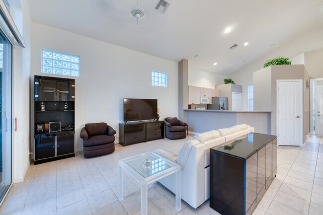 Building Photo - 7647 Gumbo Limbo Ct