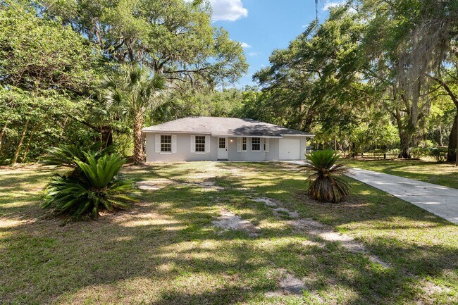 Foto del edificio - Country Living on 1 Acre – Move-In Ready 3 Bedroom Home in Reddick!
