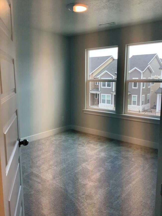 Building Photo - MAKE YOUR FIRST RENT PAYMENT UNTIL 2026-New Construction Townhome Located in Prime Saratoga Sprin...