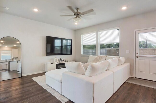 Foto del edificio - 6554 Marsh Ln