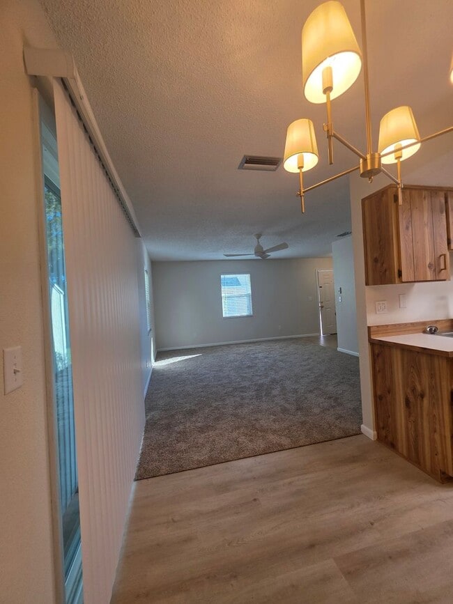 Building Photo - 2 Bedroom 1 Bath In Ormond Beach