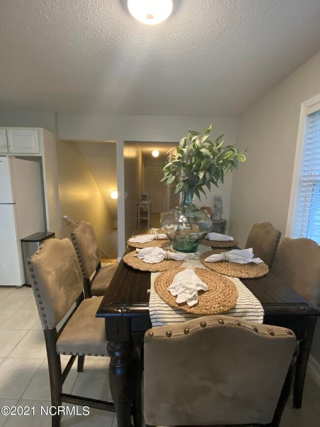 Building Photo - 7013 Sound Dr