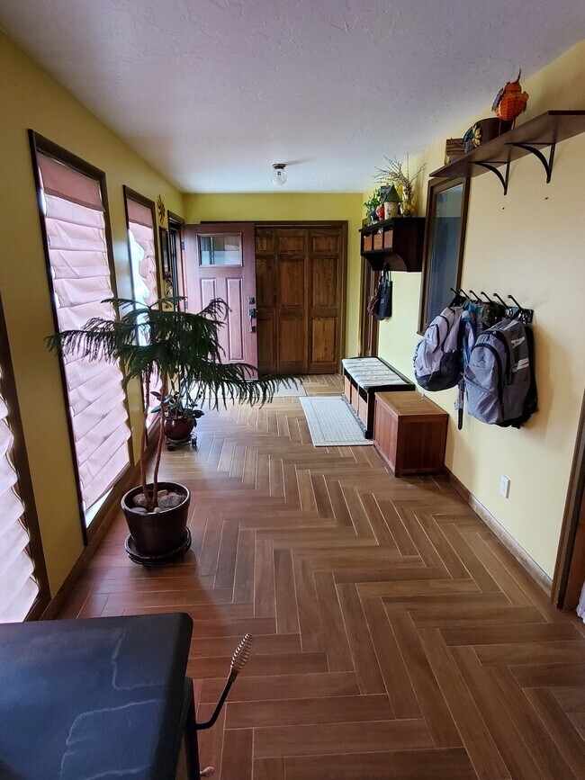 Building Photo - INDIAN HILLS HOUSE