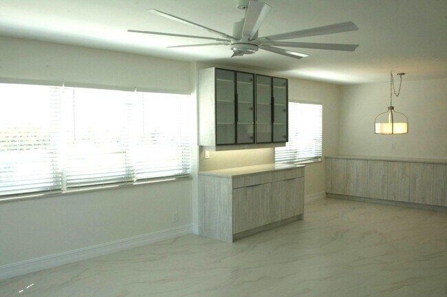 Foto del edificio - 340 Sunset Dr