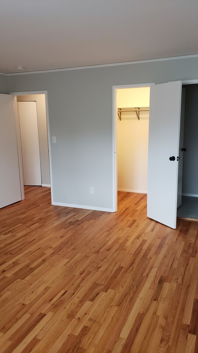 Building Photo - 50 Deanna Dr