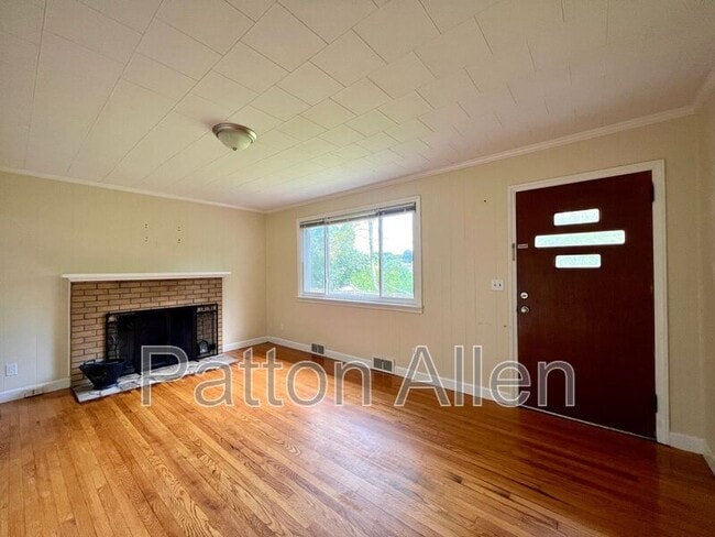 Building Photo - 11 Edgewood Rd S