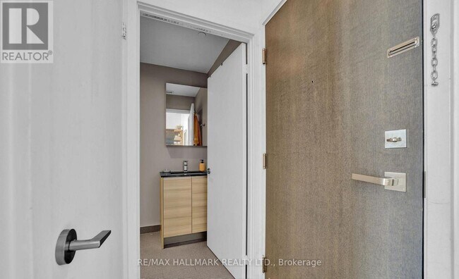 Photo du bâtiment - 1238 Dundas St E