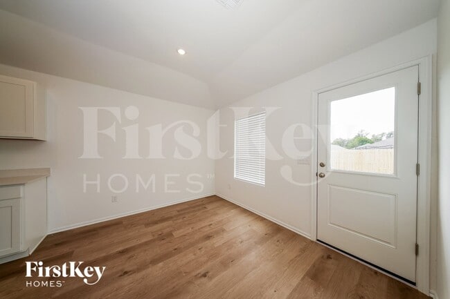 Building Photo - 433 Labelle Ln