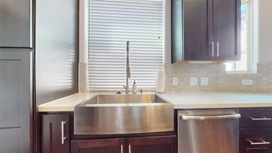 Building Photo - 711 Schwartz St