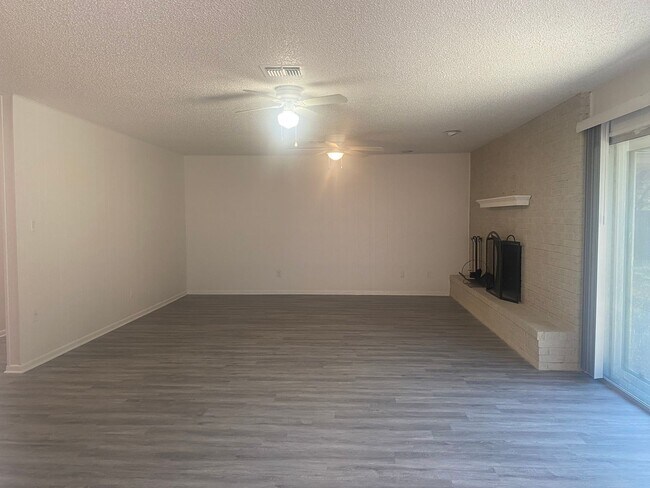 Foto del edificio - 3 BEDROOM, NEAR BELTON HIGH SCHOOL